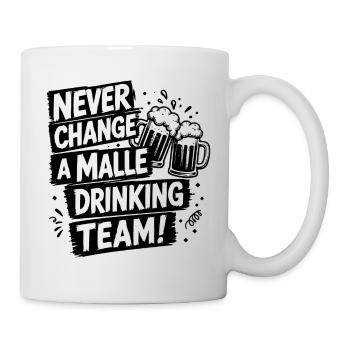 Malle 2026 Never Change A Malle Drinking Team - Tasse - Weiß - Rechts