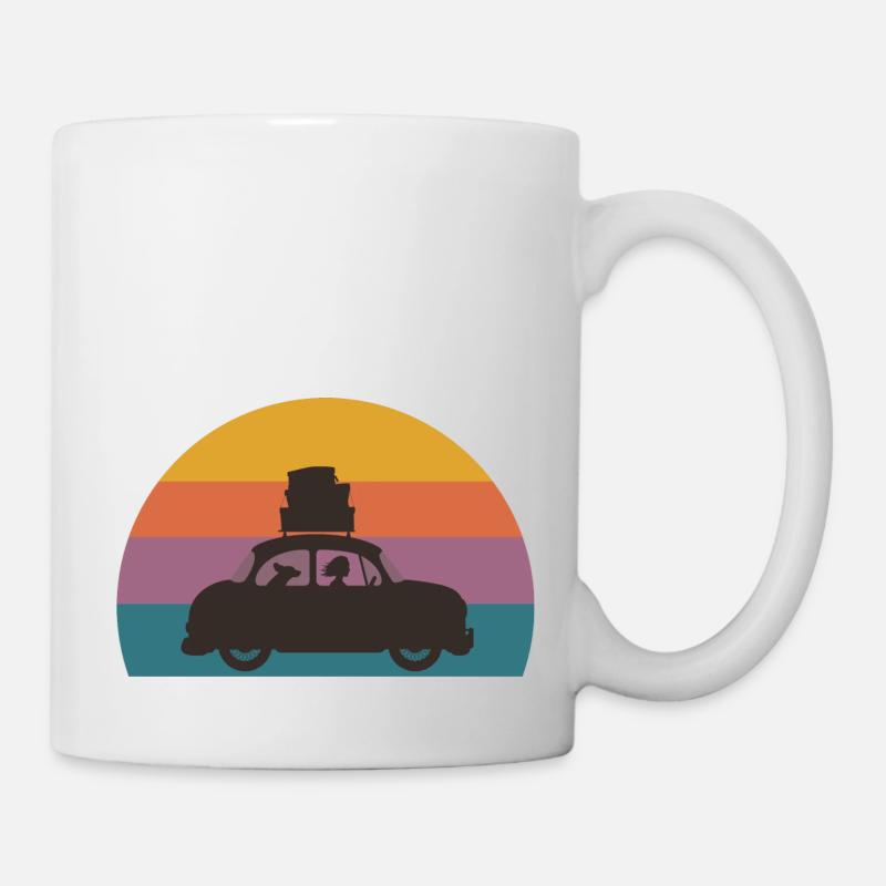 Urlaub Frau mit Hund im Auto Geschenk Idee - Tasse - Weiß