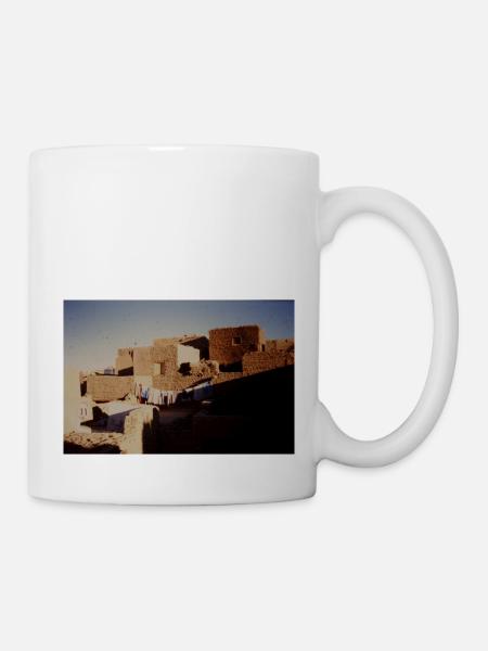 An Old House - Tasse - Weiß