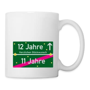 12 Jahre Ortsschild Glückwunsch dunkelgrün - Tasse - Weiß - Rechts