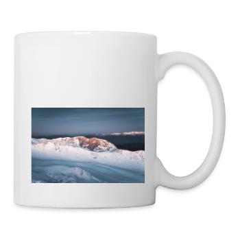 Les premières lueurs du jour sur le Mont Parnasse enneigé - Mug blanc - blanc - Droite