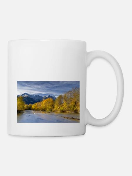 Herbststimmung an der Loisach mit Zugspitze - Tasse - Weiß
