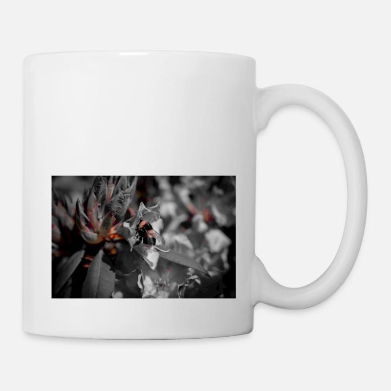 Hummel bei der Nektarernte - Tasse - Weiß