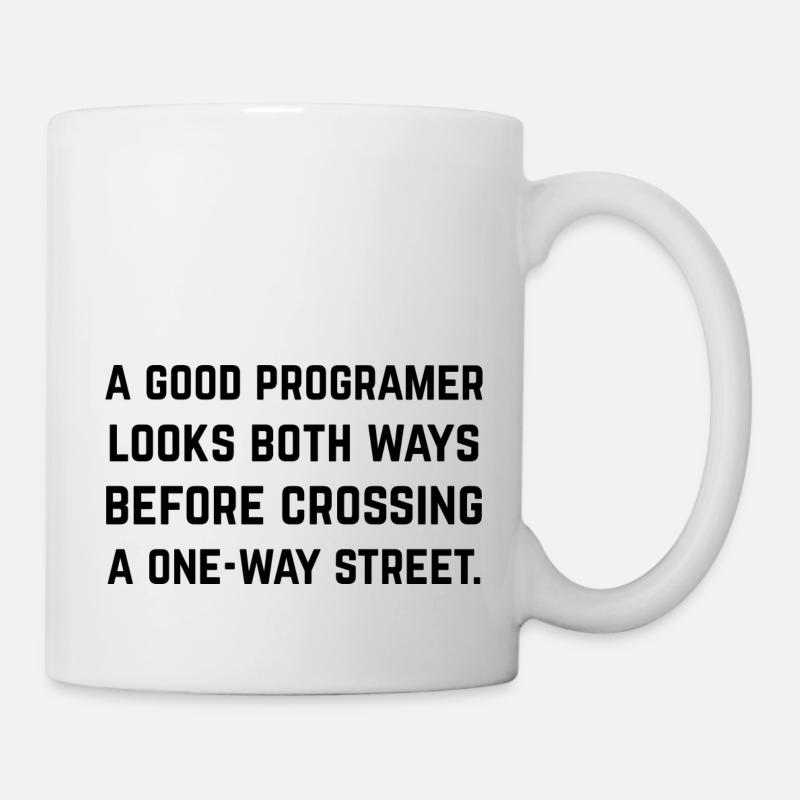 Ein guter Programmierer schaut von 2 Seiten - Tasse - Weiß