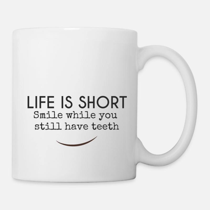 La vie est courte. Souriez pendant que vous avez encore des dents - Mug blanc - blanc