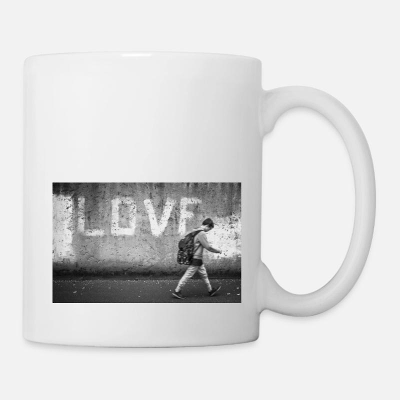 Schoolboy with backpack - Mug - white