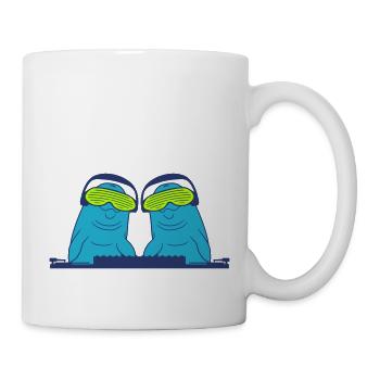Zwei Lustige Delfine DJ Team Mischpult Party Musik - Tasse - Weiß - Rechts