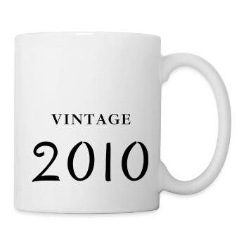 Jahrgang 2010 - Jubiläums-Geschenkidee - Tasse - Weiß - Rechts