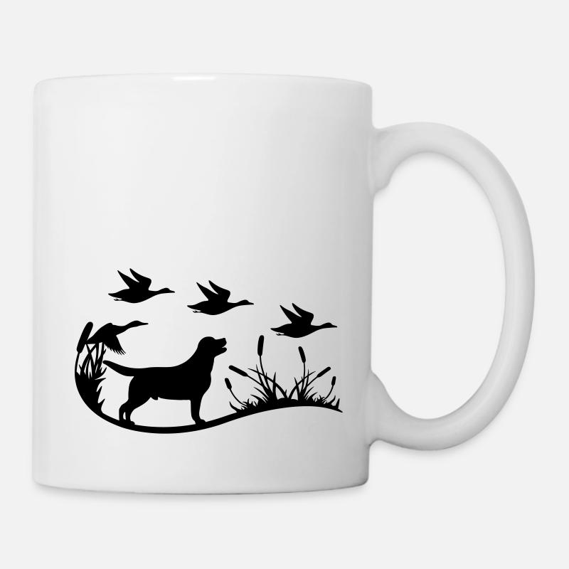 Labrador with reeds and ducks - Mug - white