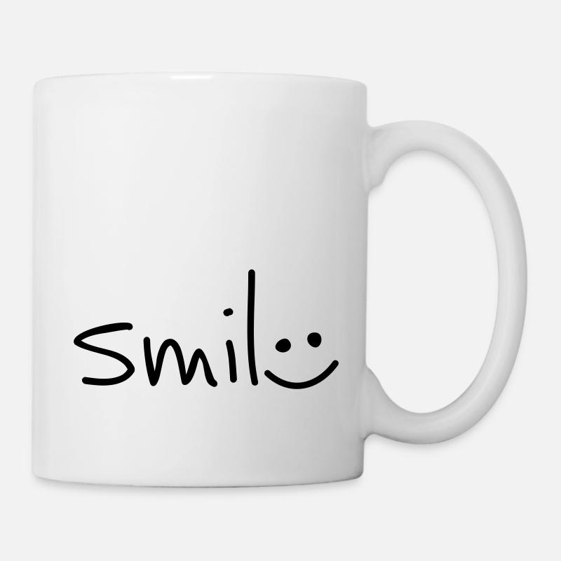 Sourire de slogan avec un sourire heureux. Citations de rire - Mug blanc - blanc