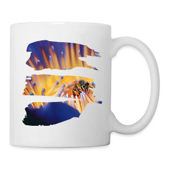 A bee in painting - Mug - white - Right