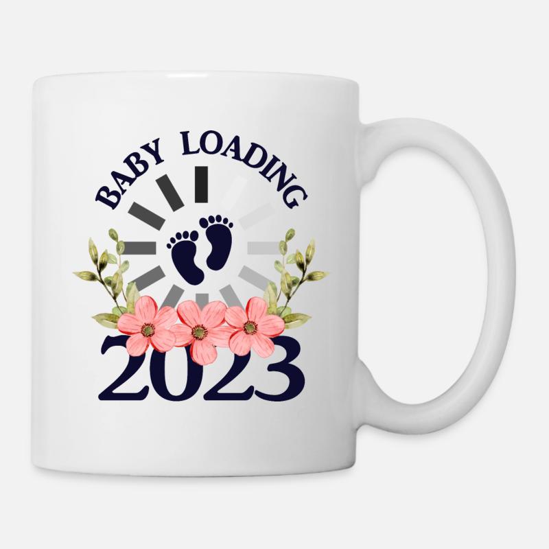 Baby wird geladen Baby kommt 2023, werdende Mutter - Tasse - Weiß