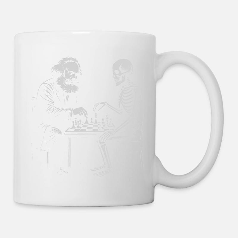 Karl Marx joue aux échecs avec du skeleton - Mug blanc - blanc