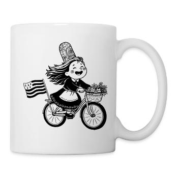 Süßes Bigouden-Mädchen auf dem Fahrrad mit bretonischer Flagge - Tasse - Weiß - Rechts
