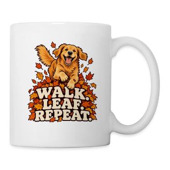 Walk. Leaf. Repeat. – Hund im Herbstlaub - Tasse - Weiß - Rechts