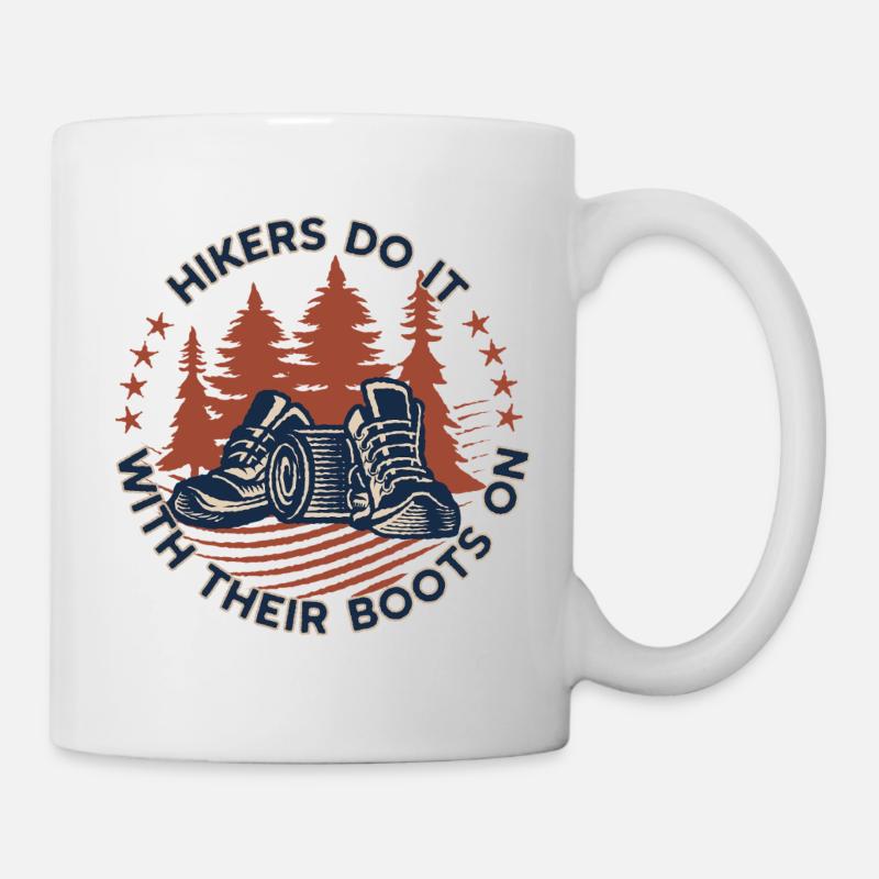 Drôle de chaussures de randonnée Circle Badge - Mug blanc - blanc