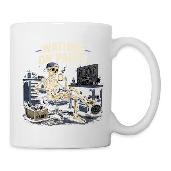 Wartet auf Ersatzteile | DIY-Garagenhumor - Tasse - Weiß - Rechts