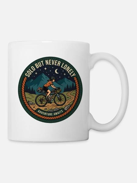 Solo-, aber niemals einsames Bikepacking-Patch - Tasse - Weiß