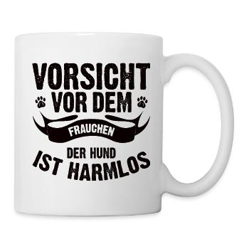 Vorsicht vor dem Frauchen der Hund ist harmlos - Tasse - Weiß - Rechts