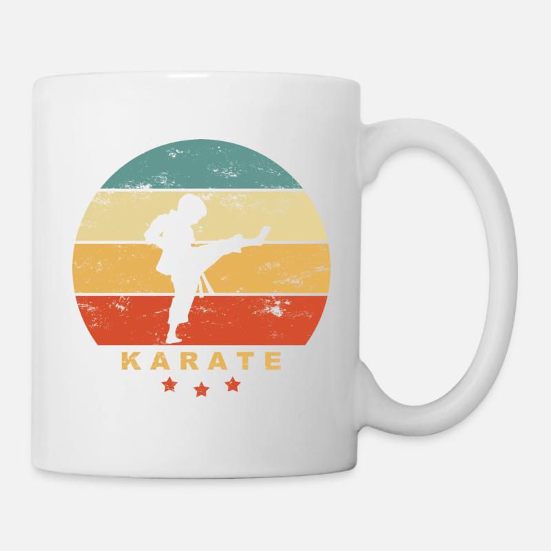 KARATÉ - L’enfant fait du karaté kick - Arts martiaux rétro - Mug blanc - blanc