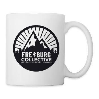 Freiburg Collective (Logo Schwarz) - Tasse - Weiß - Rechts