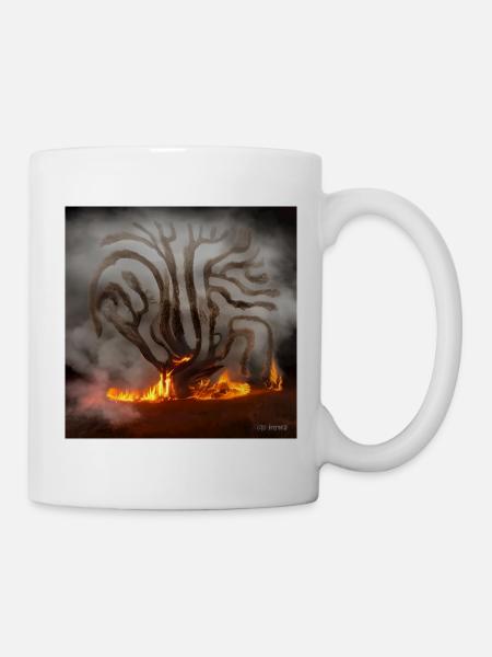 Alter Baum brennt - Tasse - Weiß