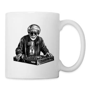 Cooler Best-Ager Mann als DJ Hipster mit Mütze - Tasse - Weiß - Rechts