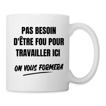 pas besoin d'être fou pour travailler ici - Mug blanc - blanc - Droite