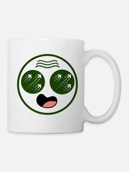Homme militaire avec des avions dans les yeux - Mug blanc - blanc