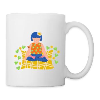 Mädchen meditiert in der Natur - Tasse - Weiß - Rechts