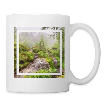 La nature est une thérapie gratuite. La nature est libre. - Mug blanc - blanc - Droite
