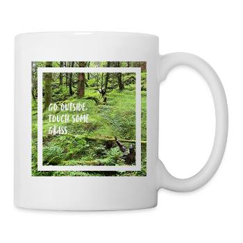 Go outside, touch some grass. Geh nach draußen ... - Tasse - Weiß - Rechts