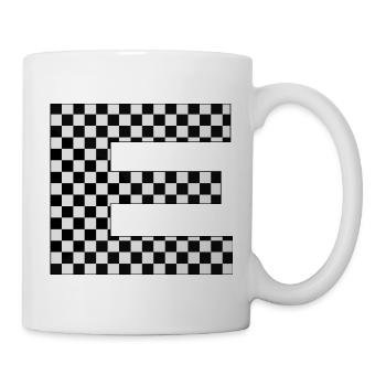 E Buchstabe Schachbrettmuster - Tasse - Weiß - Rechts