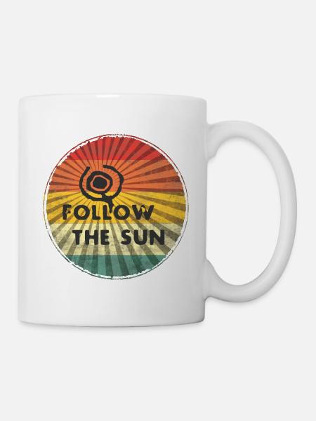 Follow the Sun Retro Sticker - Tasse - Weiß