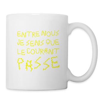 ZWISCHEN UNS SPÜRE ICH, DASS DER STROM FLIESST! - Tasse - Weiß - Rechts