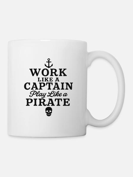 Travaillez comme un capitaine, jouez comme un pirate - Mug blanc - blanc