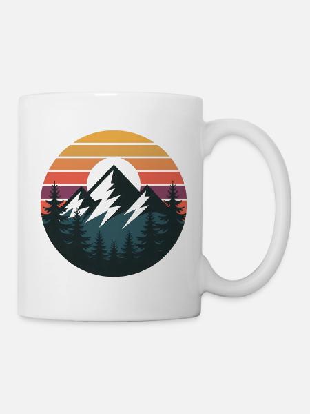 Sonnenuntergangsberge Waldsilhouette - Tasse - Weiß