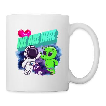 We Are Here Space Crew – Alien-Zeichentrickserie - Tasse - Weiß - Rechts