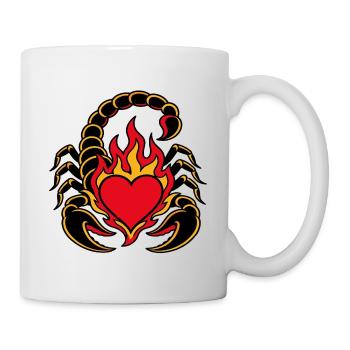 Skorpionherz-in-Flammen-Tattoo-Stil - Tasse - Weiß - Rechts