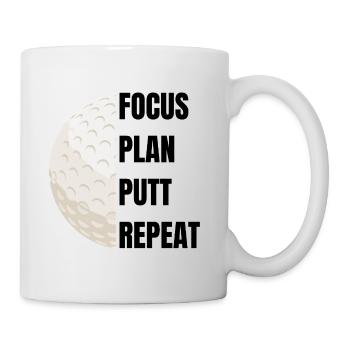 Focus Plan Putt Repeat – Golfslogan - Tasse - Weiß - Rechts