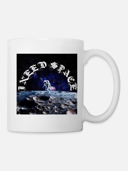 Astronaut auf dem Mondbogen Kosmischer Text - Tasse - Weiß