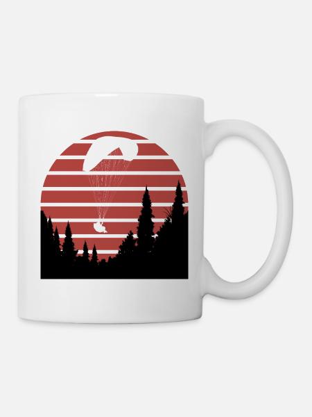 Gleitschirm_uber_Wald - Tasse - Weiß