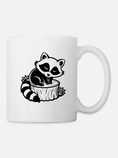 Baby-Waschbär schläft auf einem Baumstumpf - Tasse - Weiß
