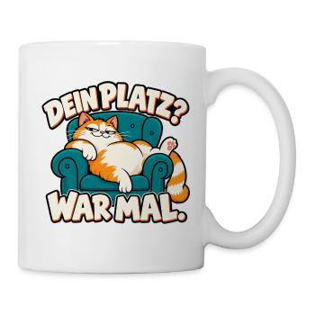 Dein Platz? War mal. – Freche Katze im Sessel - Tasse - Weiß - Rechts