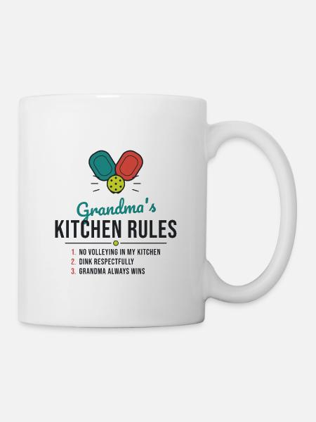 Omas Küche Regeln - Tasse - Weiß