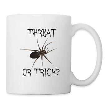 Threat or Trick - Spinne Halloween Wortspiel - Tasse - Weiß - Rechts
