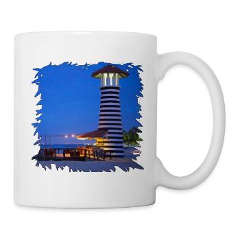 Leuchtturm am Strand von Bayahibe bei Nacht - Tasse - Weiß - Rechts