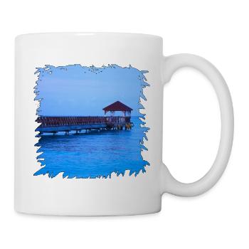 Azurblauer Pier am Meer bei Bayahibe - Tasse - Weiß - Rechts