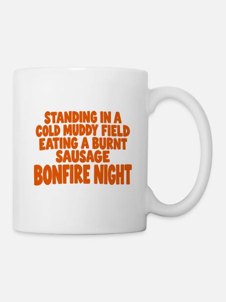Kaltes, schlammiges verbranntes Wurst-Lagerfeuernacht-T-Shirt - Tasse - Weiß