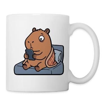 Müde, süße Capybara spielt vor dem Schlafengehen am Handy - Tasse - Weiß - Rechts